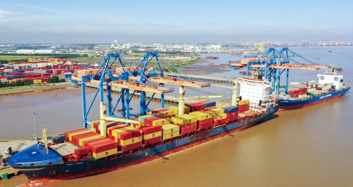 Hơn 565 triệu tấn hàng hóa qua cảng trong 8 tháng - Ảnh 1. Sản lượng hàng hóa thông qua hệ thống cảng biển trong 8 tháng đầu năm 2023 đạt 565,1 triệu tấn